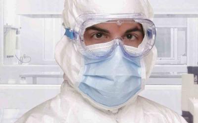 Should I Use Reusable Cleanroom Garments?